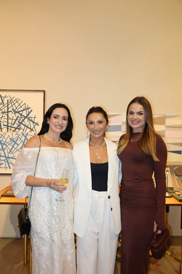 Claudiele Passos, Kris Junqueria, Cintia Laurette 