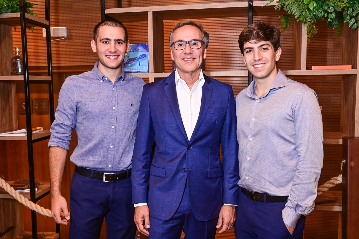 Cláudio Rezende, com a nova geração da empresa, o filho William Rezende e o sobrinho Luiz Felipe Rezende