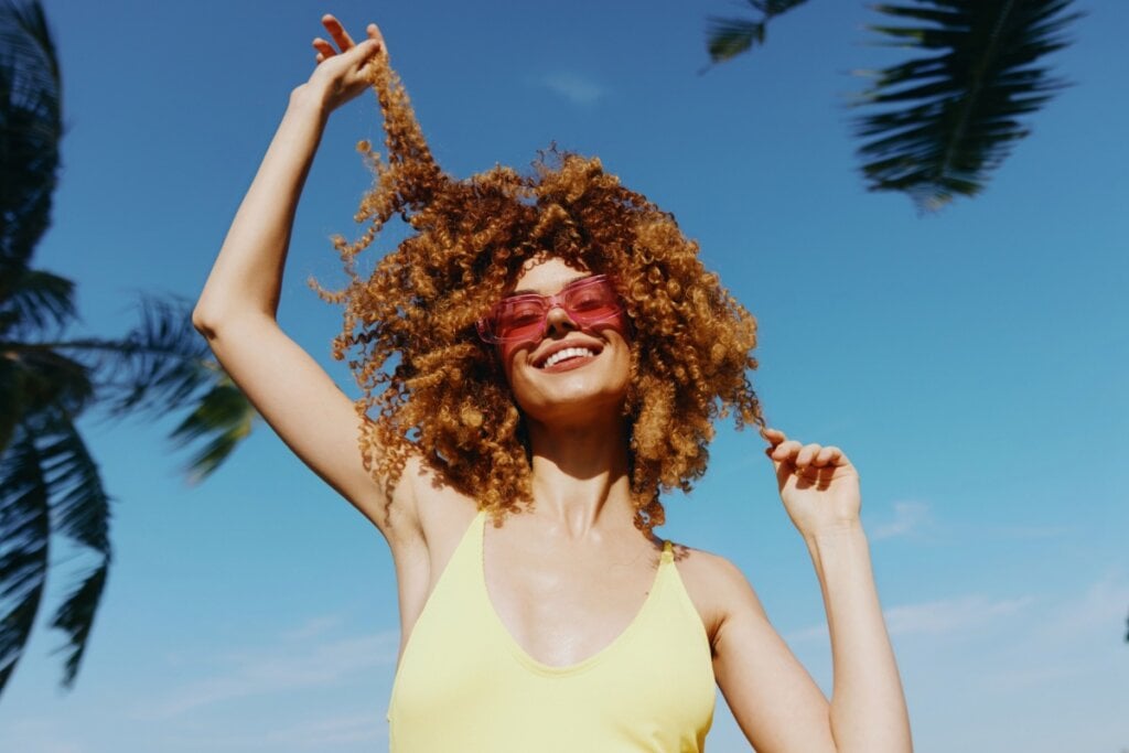 Os cabelos de 2025 celebram a beleza real (Imagem: ShotPrime Studio | Shutterstock)