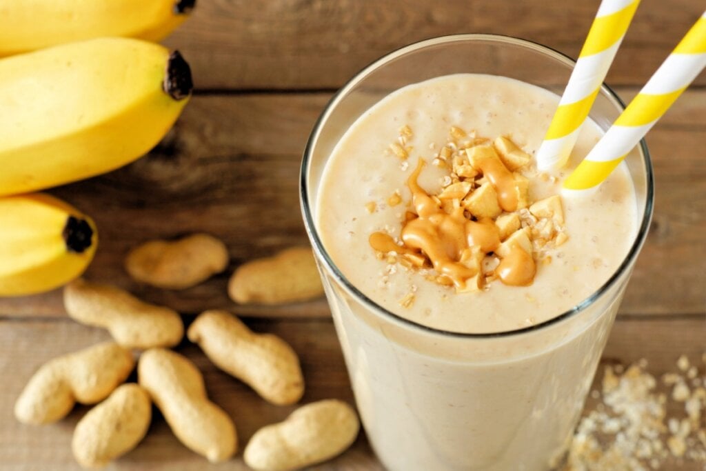 Vitamina amendoim com banana (Imagem: JeniFoto | Shutterstock)