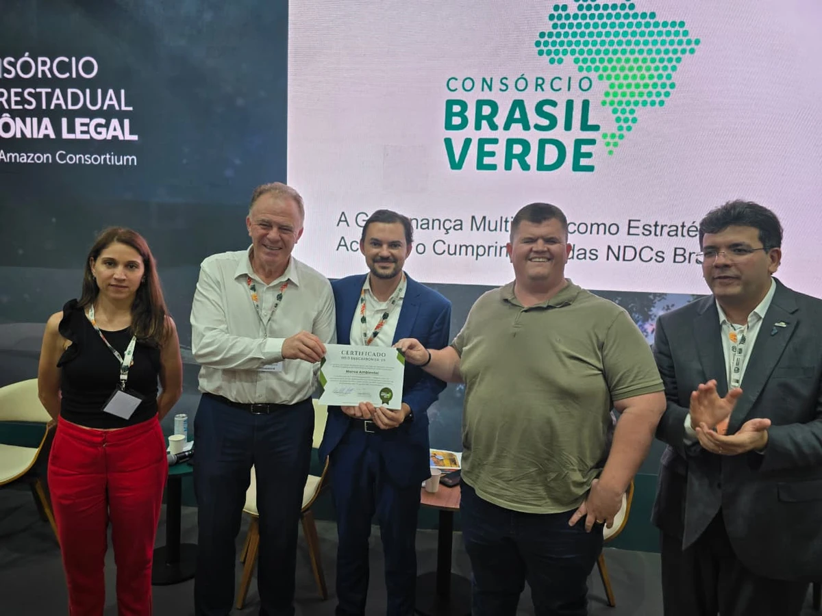 Entrega do Selo de Descarbonização em Belém, durante a COP30