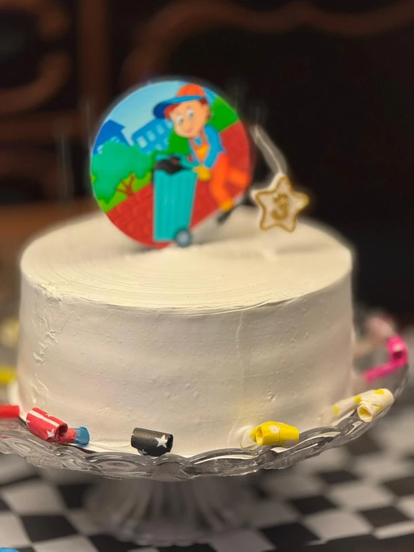 Fã de coletores de lixo, menino faz festa com trabalhadores em Vila Velha por Acervo familiar