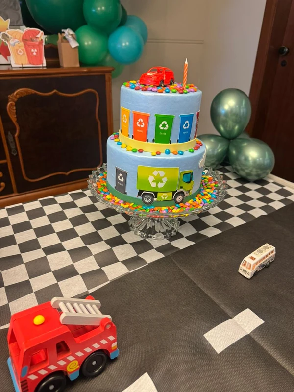 Fã de coletores de lixo, menino faz festa com trabalhadores em Vila Velha por Acervo familiar