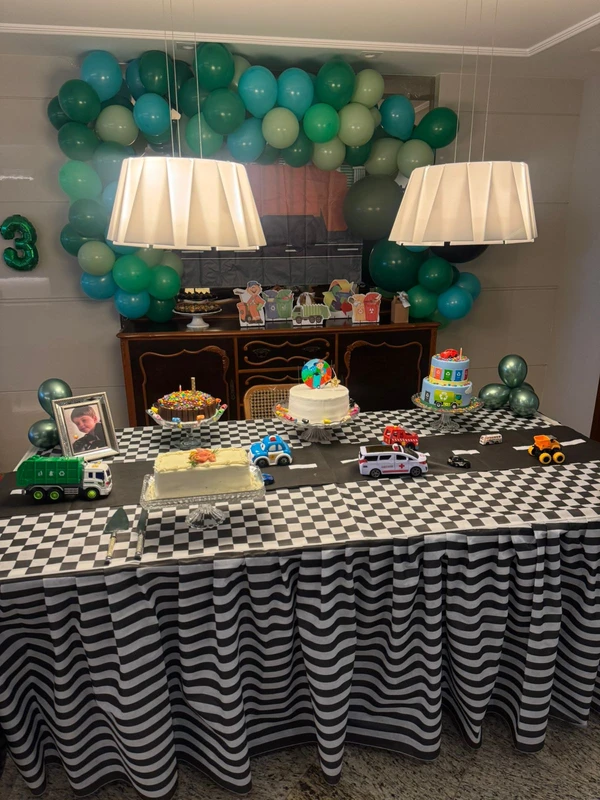 Fã de coletores de lixo, menino faz festa com trabalhadores em Vila Velha por Acervo familiar