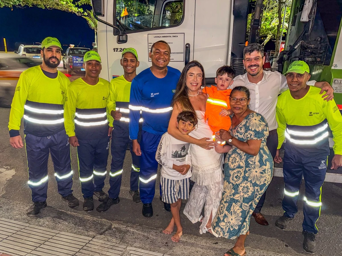 Fã de coletores de lixo, menino faz festa com trabalhadores em Vila Velha por Acervo familiar