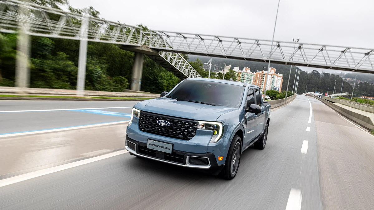 Nova dianteira da Maverick Hybrid 2026 traz grade redesenhada e faróis full LED com assinatura em “C”