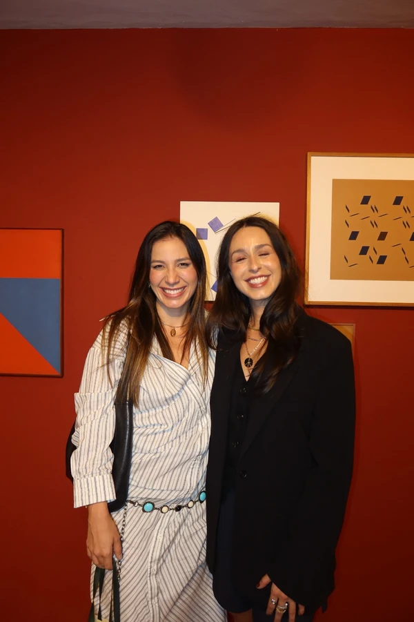 Lais Areas, Julia Bastos