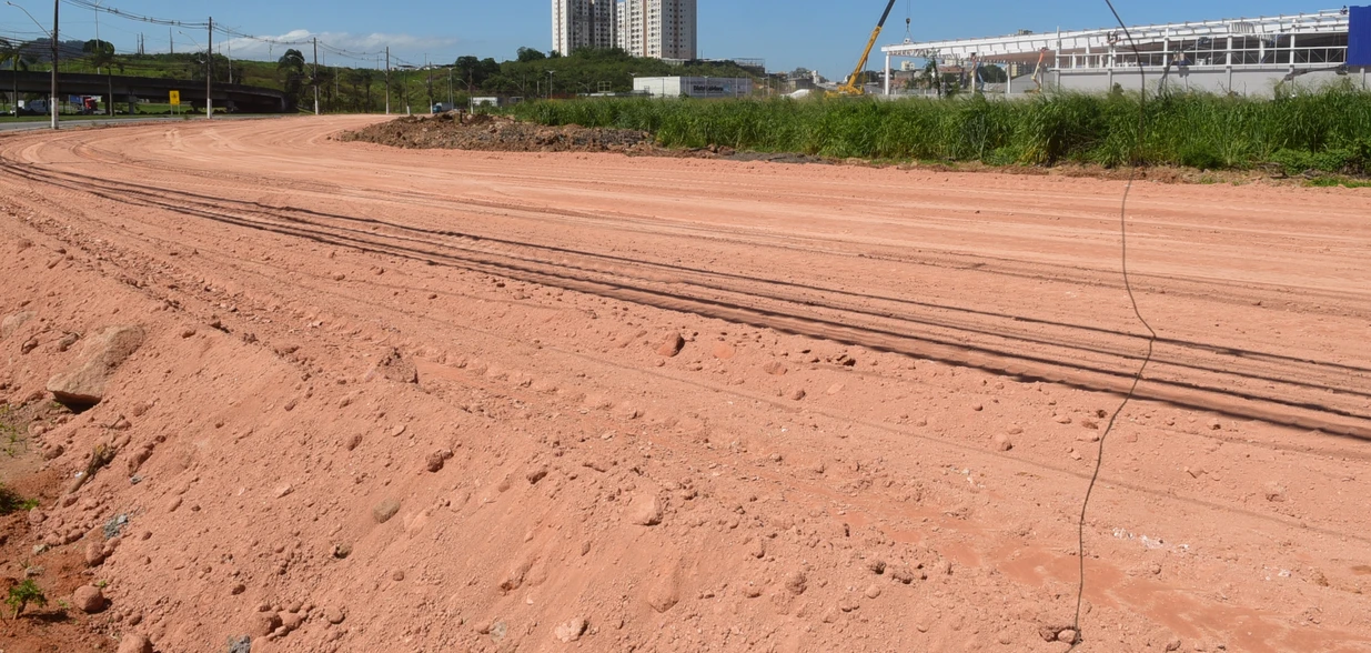 O local escolhido para a megaloja foi a Avenida Carlos Lindenberg e o empreendimento deve abrir as portas até maio do ano que vem