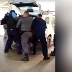 Suspeito de 30 anos estava agressivo de descontrolado, segundo a Polícia Militar; caso aconteceu na manhã desta quinta-feira (13)