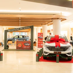 Neste Natal, a cada R$ 600 em compras, os clientes ganham um número da sorte para concorrer a um Haval H6 HEV One, versão exclusiva do SUV híbrido da GWM