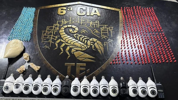 Traficantes usavam 16 câmeras para monitorar o bairro e avisar sobre a aproximação da polícia; durante a ação, também houve apreensão de drogas – crack e cocaína