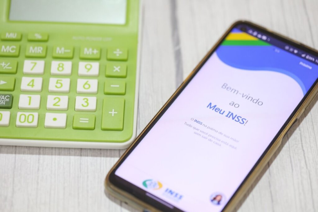 O recurso administrativo permite que o próprio INSS reavalie a decisão sem precisar recorrer à Justiça (Imagem: rafastockbr | Shutterstock)