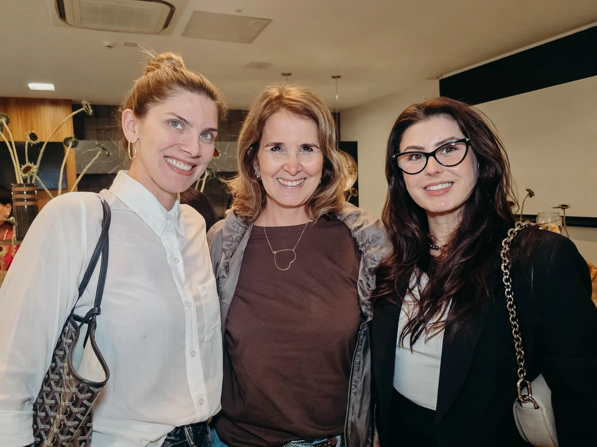 Isabela Reis , Zeze Monteiro e Ivana Izoton