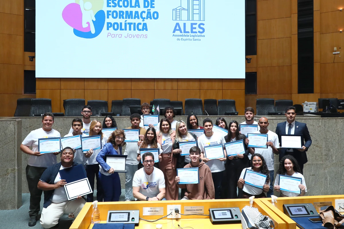 Jovens do ES recebem formação gratuita em política e cidadania