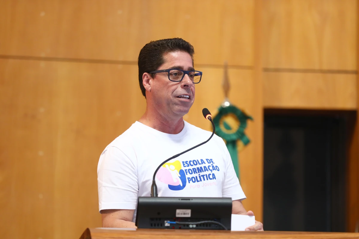 Marcelo Santos, presidente da Ales, durante encerramento da Escola de Formação Política