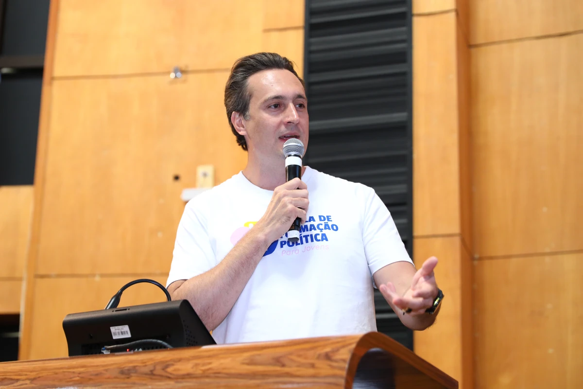 Rafael Furlanetti, diretor de Relações Institucionais da XP, em palestra na Ales