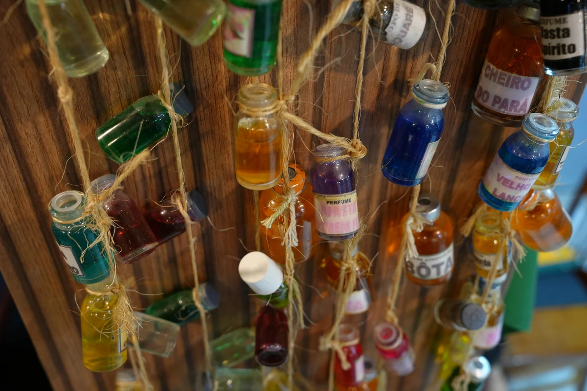 Perfumes de ervas trazidos do Mercado Ver-o-Peso, em Belém (PA) Foto por Vitor Jubini