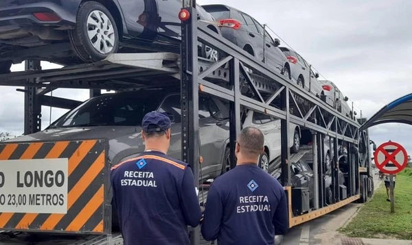 Sefaz apreende carga de alimentos e veículos avaliada em R$ 1,1 milhão em Linhares