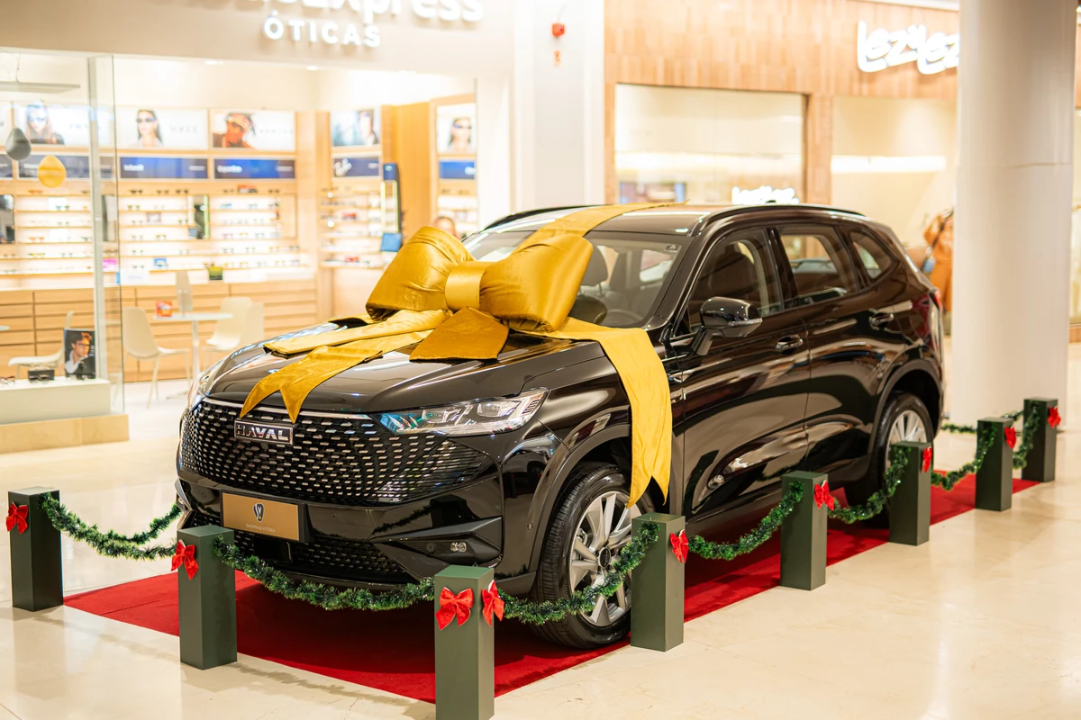 O Haval H6 HEV One, versão exclusiva do SUV híbrido da GWM, é um modelo de carro reconhecido pela tecnologia, eficiência e design sofisticado. por Shopping Vitória/Divulgação 