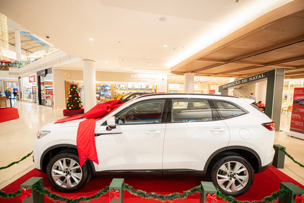 O Haval H6 HEV One, versão exclusiva do SUV híbrido da GWM, é um modelo de carro reconhecido pela tecnologia, eficiência e design sofisticado. por Shopping Vitória/Divulgação 