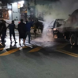 Incidente ocorreu na noite de quinta-feira (13), no Centro da cidade; apesar dos danos causados pelo fogo, ninguém ficou ferido