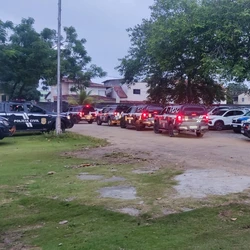 Ação na manhã desta sexta-feira (14) teve como foco combater o tráfico de drogas e cumprir 21 mandados de busca e apreensão no bairro Residencial Villages