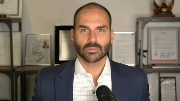 Relator diz ver indícios de que deputado buscou instabilidade para pressionar STF a livrar ex-presidente; filho de Jair Bolsonaro afirma haver perseguição