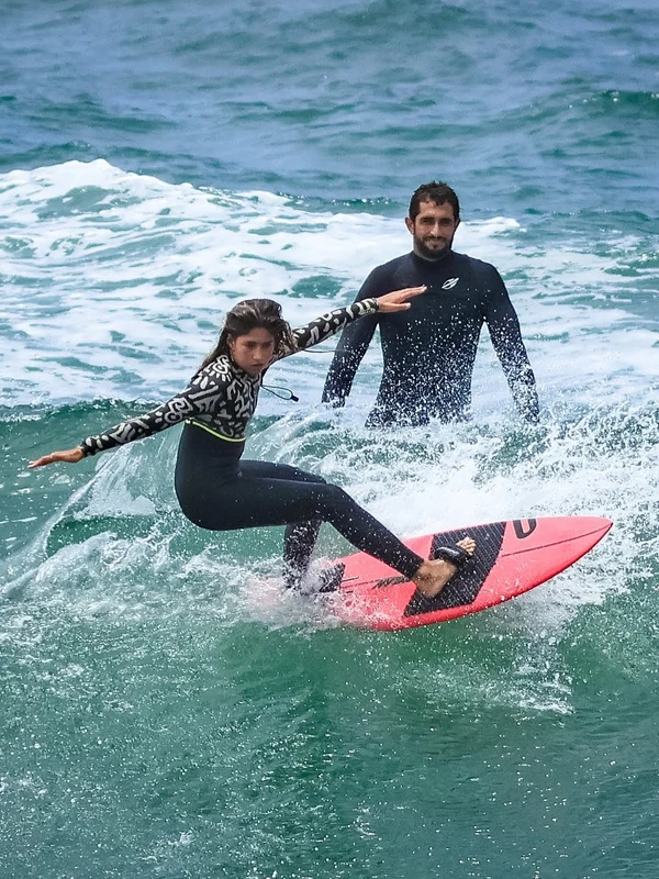 Aninha Dagostini, surfista mirim de 13 anos