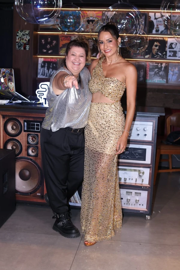 Carol Servino celebra 45 anos