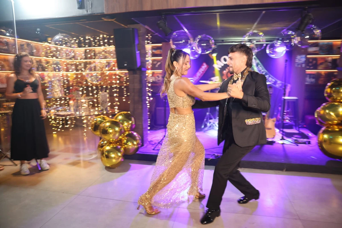 Carol Servino celebra 45 anos