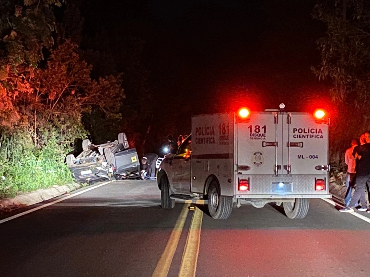 Homem morre após carro capotar na ES-130, em Nova Venécia