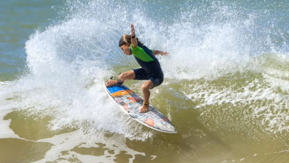 Kaleb Henrique, surfista mirim de 12 anos