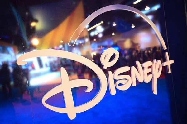 O logo do streaming Disney+ durante a D23 de 2023, evento de cultura pop organizado pela Disney, na Califórnia, nos Estados Unidos 