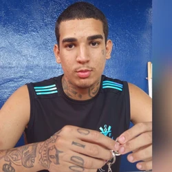 Ray da Silva Mota, de 16 anos, estava com a namorada e outra pessoa quando foi surpreendido por três homens encapuzados; crime ocorreu na noite de sexta-feira (14)