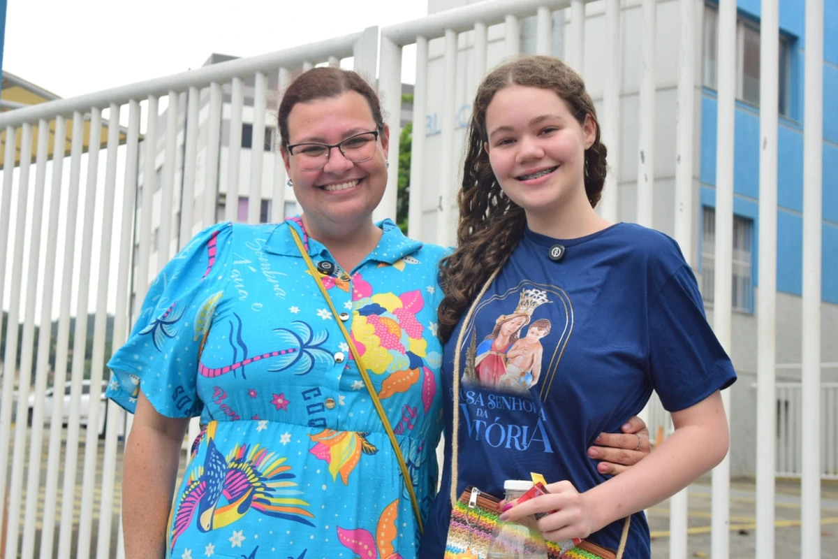  Isadora Kunsch Sardi, 17 anos, e a mãe na expectativa para o segundo dia de Enem