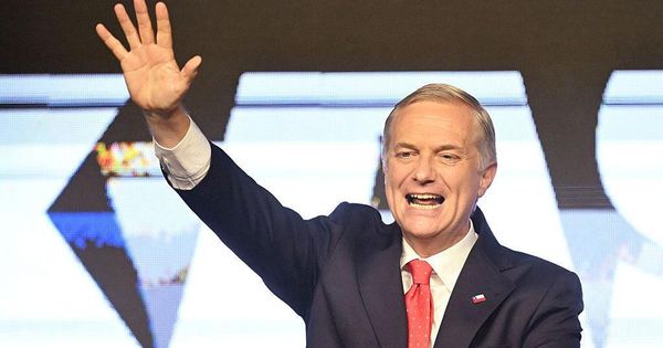 Advogado católico e conservador já contribuiu para transformar a direita tradicional chilena, com uma plataforma que suscita comparações com líderes de outros países, como Donald Trump, Javier Milei ou Jair Bolsonaro.