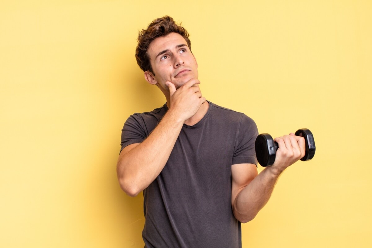 Os exercícios físicos podem revelar doenças silenciosas, e reconhecer os sinais é essencial para identificá-las ainda no estágio inicial (Imagem: Kues | Shutterstock)