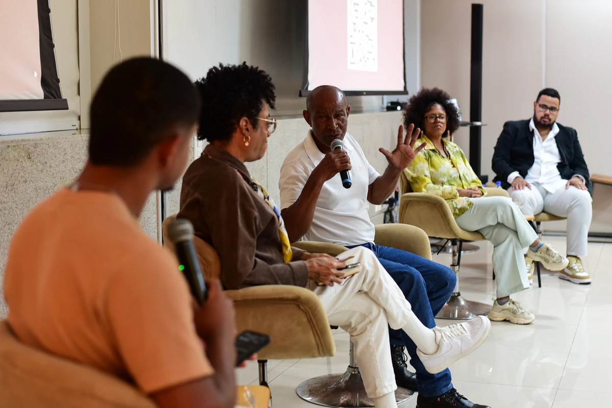 Roda de conversa “Coisa de Preto” promovida pela Rede Gazeta