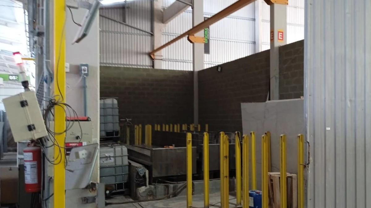 Tanque de ácido fosfórico onde corpo foi encontrado, em Castelo