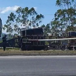 Acidente ocorreu na tarde desta terça (18); motorista não se feriu