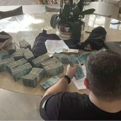 Polícia Federal apreendeu carros de luxo, obras de arte e R$ 1,6 milhão em dinheiro; operação prendeu o banqueiro Daniel Vorcaro, dono do Master e o sócio Augusto Lima