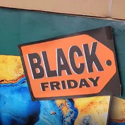 Antes mesmo da data promocional do próximo dia 28, comércio já se movimenta com ofertas para atrair o público