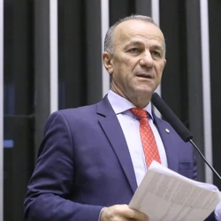 Sobre o governo Casagrande, deputado afirmou que "não adianta ter nota A só no Tesouro Nacional". Ele também falou sobre Ricardo Ferraço e Euclério Sampaio. Confira