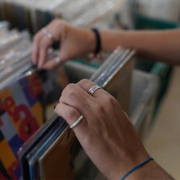 Imagem - Feiras de vinil e cerâmica, especiais de Natal e flash mobs nesta quinta (18) no ES