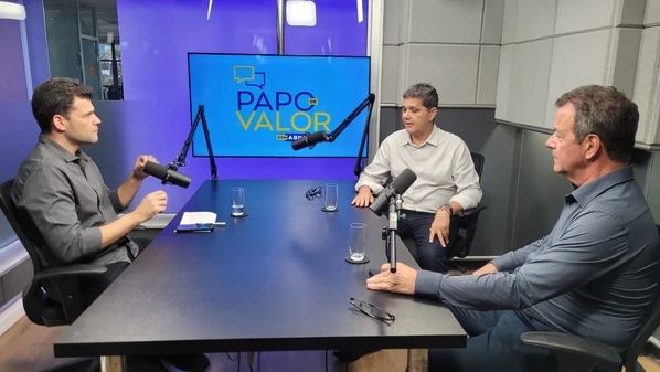 O videocast da coluna inicia uma série, com três episódios, sobre o Espírito Santo como plataforma logística do Brasil. Ricardo Ferraço, vice-governador do ES, e Renan Chieppe, presidente da Fetransportes, falam sobre o desafio das conexões