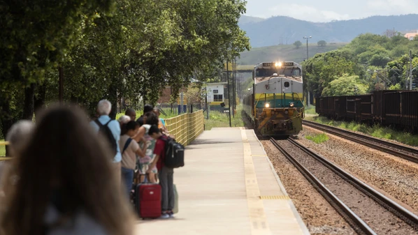 Procon-ES orienta que, em caso de suspensão do serviço, a empresa responsável deve oferecer alternativas ao consumidor, como remarcação da viagem ou reembolso do valor pago