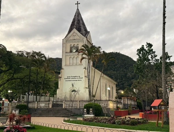  Igreja Evangélica de Confissão Luterana de Domingos Martins, na praça de Campinho