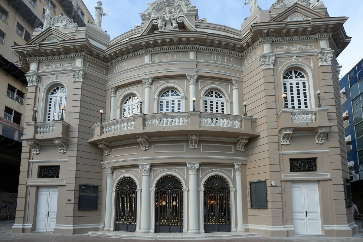 Teatro Carlos pronto após reforma