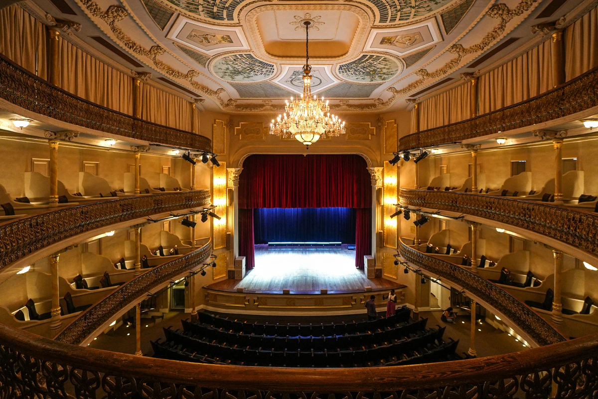 Teatro Carlos pronto após reforma