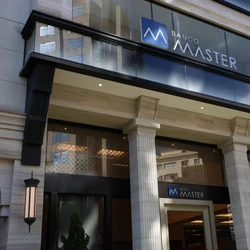 A liquidação da instituição foi decretada pelo Banco Central devido a uma "grave crise de liquidez" e por "graves violações às normas" que regem a atividade das instituições integrantes do SFN